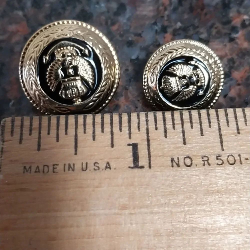 7 Authentic St.John Buttons...New - Picture 3 of 7